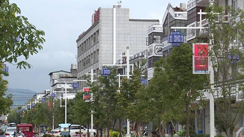 佰馬科技協(xié)同合作伙伴，針對(duì)云南大理休閑步行街場(chǎng)景，量身設(shè)計(jì)智慧路燈桿方案，項(xiàng)目兼具文化特色和功能實(shí)用性，為智慧城市增光添彩。